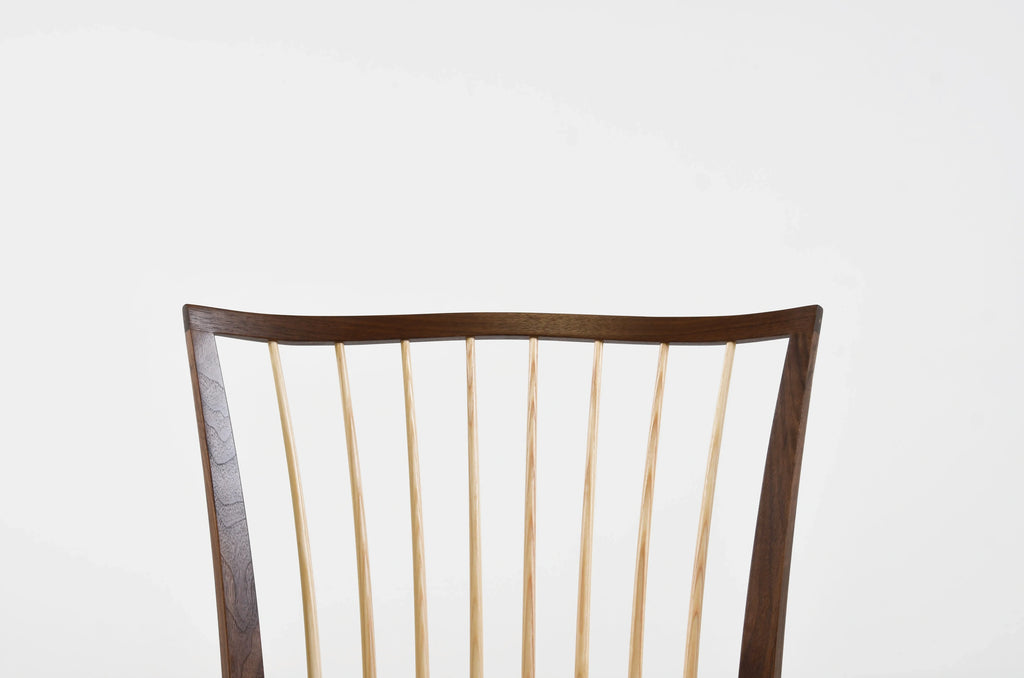 Chaise  - Dérivée avec audace de l'emblématique chaise Windsor anglaise, notre chaise trouve le parfait
