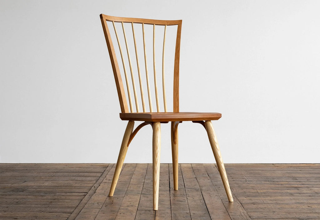 Chaise  - Dérivée avec audace de l'emblématique chaise Windsor anglaise, notre chaise trouve le parfait