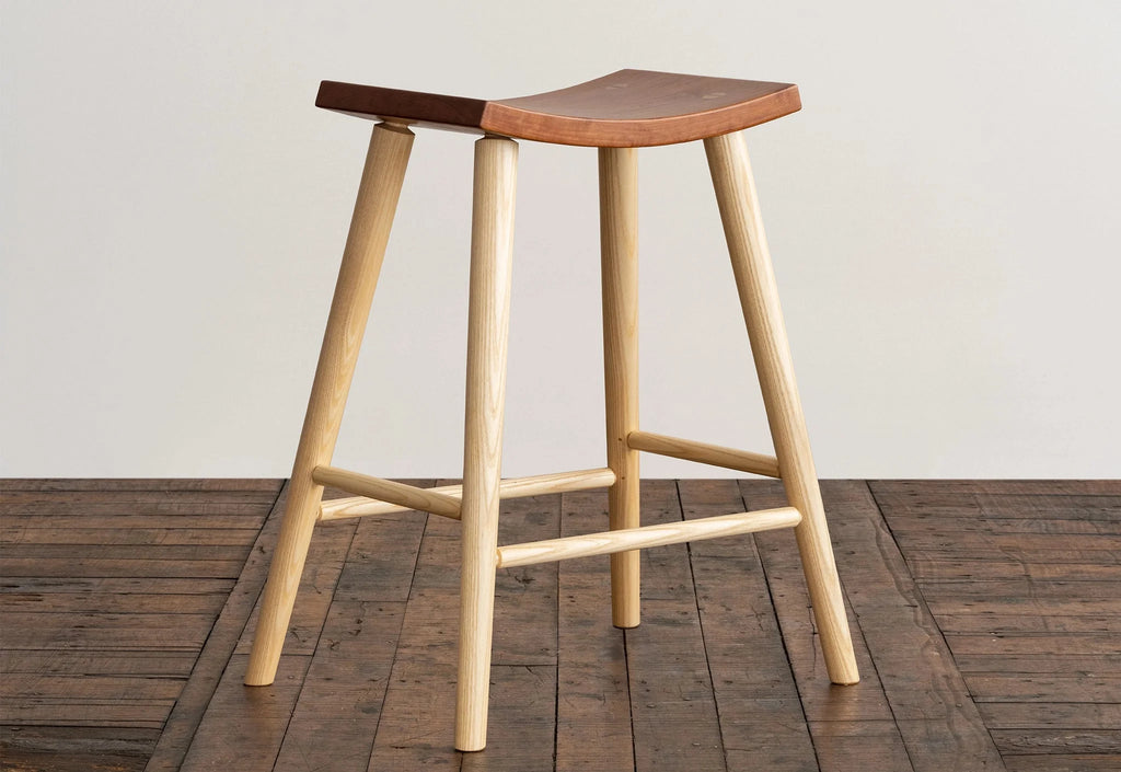 Tabouret Haut - Dimensions Largeur d'assise 38 cm Profondeur d'assise 30 cm Hauteur d'assise 70 cm Hauteur totale 70 cm