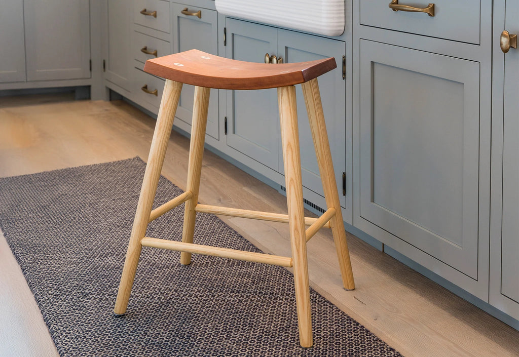 Tabouret Haut - Dimensions Largeur d'assise 38 cm Profondeur d'assise 30 cm Hauteur d'assise 70 cm Hauteur totale 70 cm