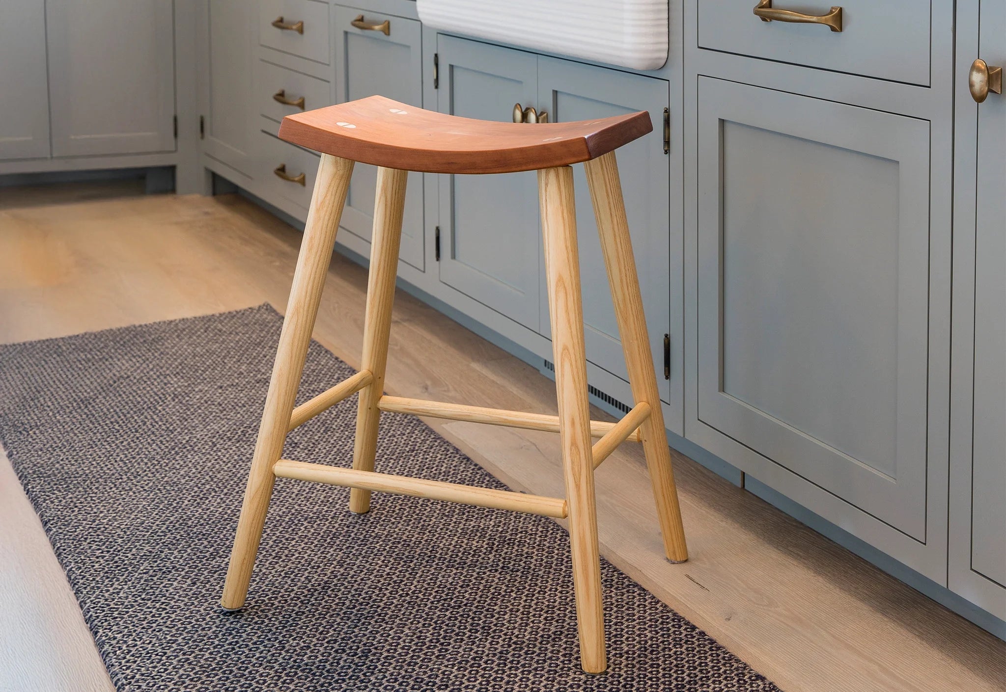 Tabouret Haut - Dimensions Largeur d'assise 38 cm Profondeur d'assise 30 cm Hauteur d'assise 70 cm Hauteur totale 70 cm