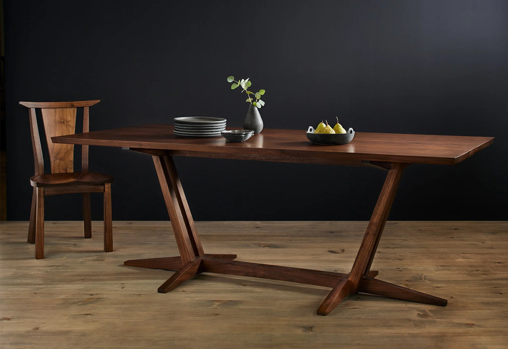 Chaise - Avec son utilisation soigneuse et réfléchie de bois durs issus de forêts gérées durablement, notre Chaise met en valeur les motifs naturels des cernes