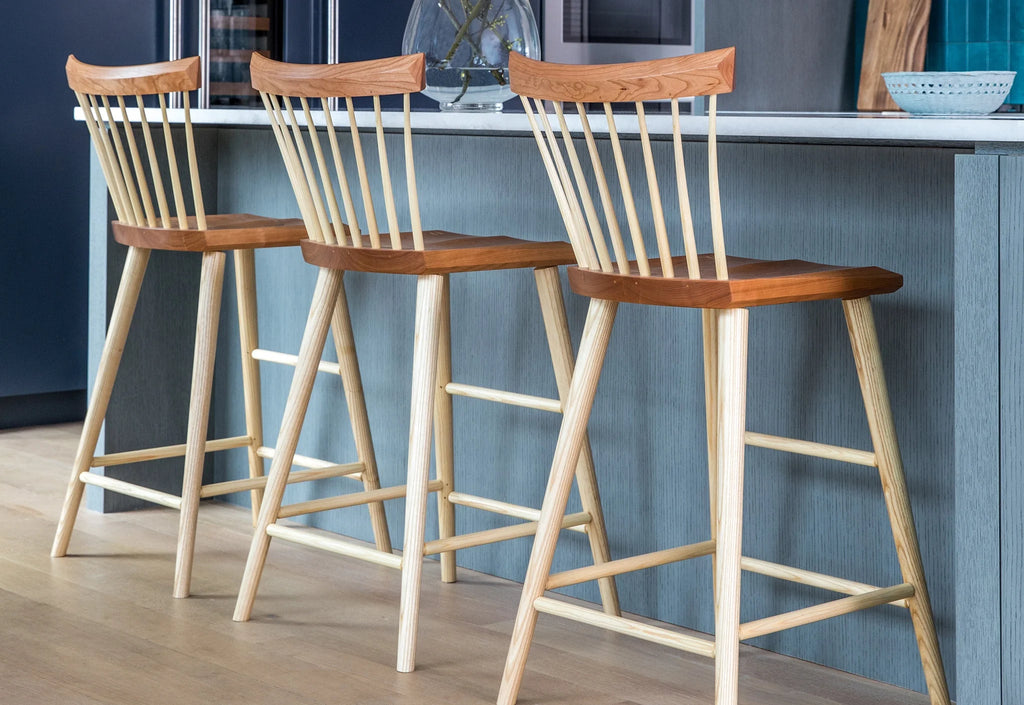 Tabouret - Le tabouret est conçu pour sa fonction, avec un siège ergonomique profilé et des entretoises judicieusement placées.
