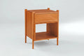 Table d'appoint Ellipse - Fabriquée avec des pieds tournés fuselés, la table d'appoint Ellipse utilise judicieusement le cerisier et le noyer