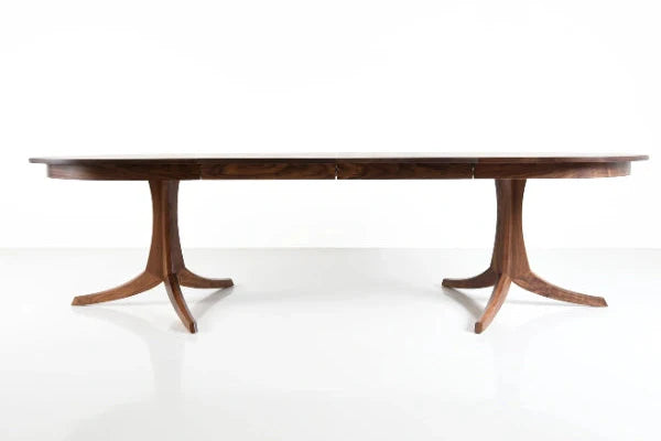 Table Georgetown - Double Piètement - La table Georgetown - Double Piètement repose sur une paire d'innovants pieds en bois dur