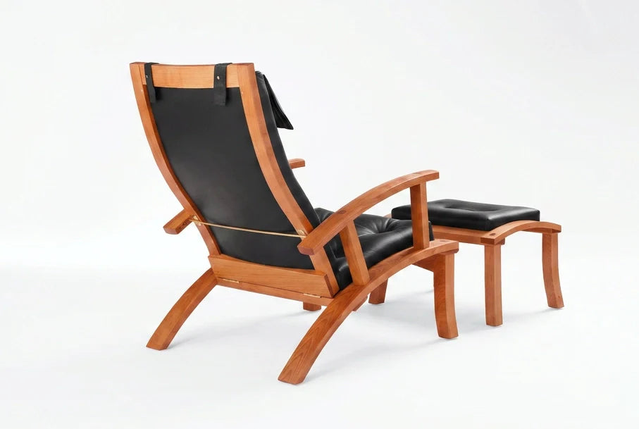 Chaise - Conçue pour épouser les courbes du corps humain et dotée d'un cuir capitonné doux comme de la soie, la bien nommée