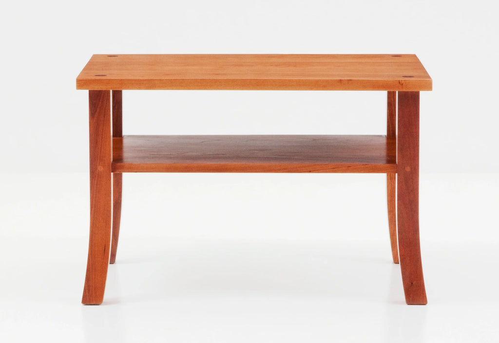 Table d'appoint - La table d'appoint s'inspire d'une chaise de véranda omniprésente après la Seconde Guerre mondiale.