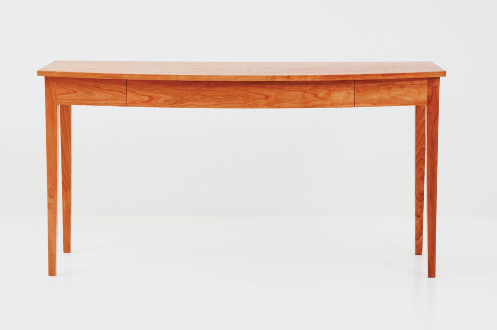 Table d'appoint galbée – La table d'appoint galbée polyvalente apporte une touche d'élégance à toute entrée, salle à manger ou chambre.