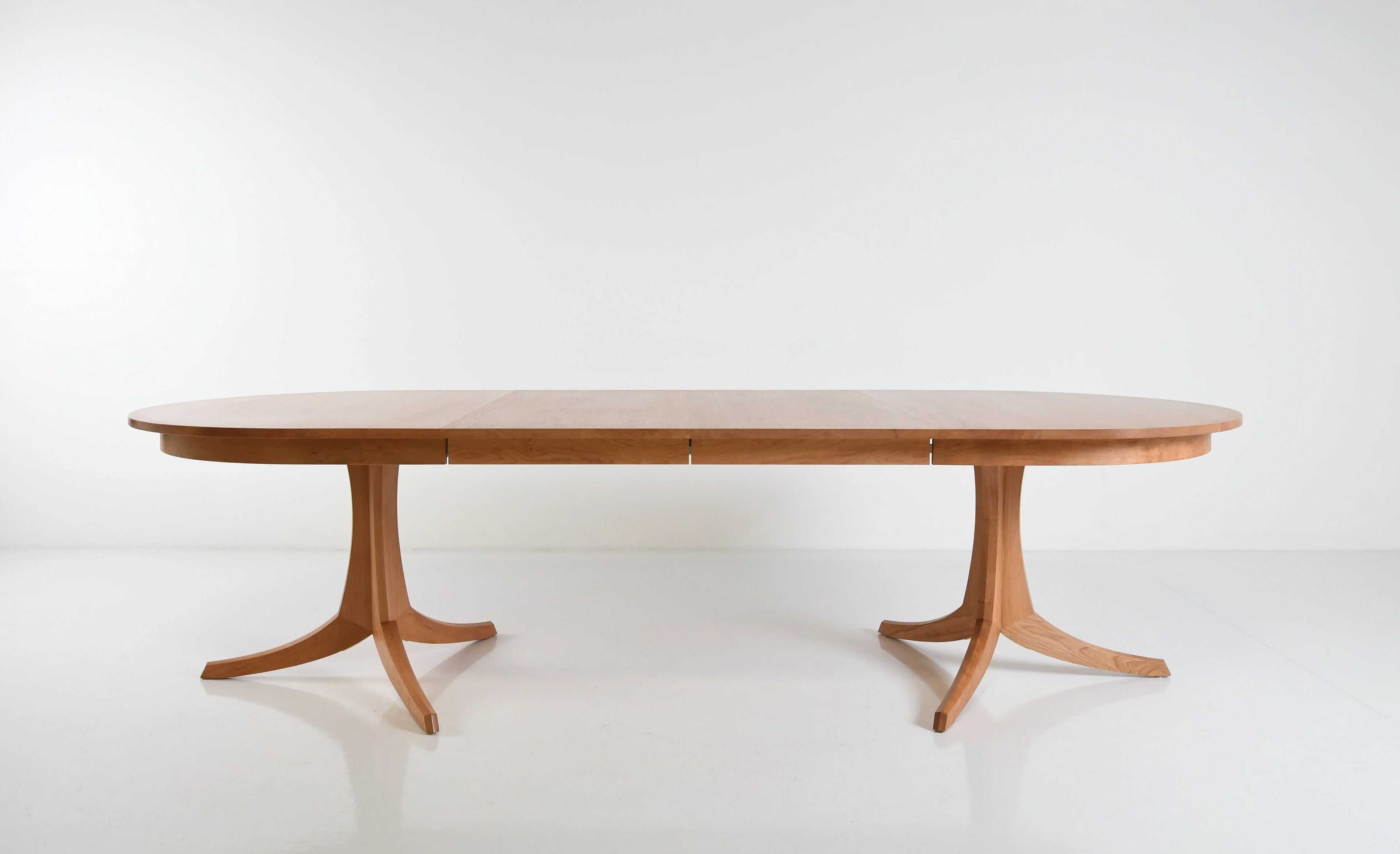 Table Georgetown - Double Piètement - La table Georgetown - Double Piètement repose sur une paire d'innovants pieds en bois dur