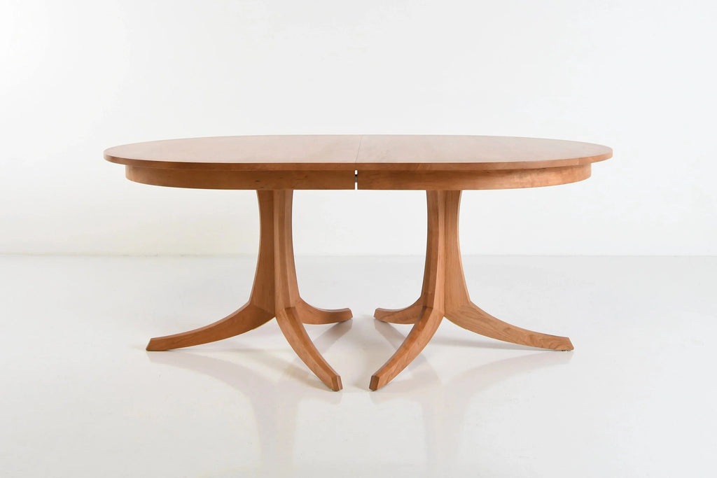 Table Georgetown - Double Piètement - La table Georgetown - Double Piètement repose sur une paire d'innovants pieds en bois dur