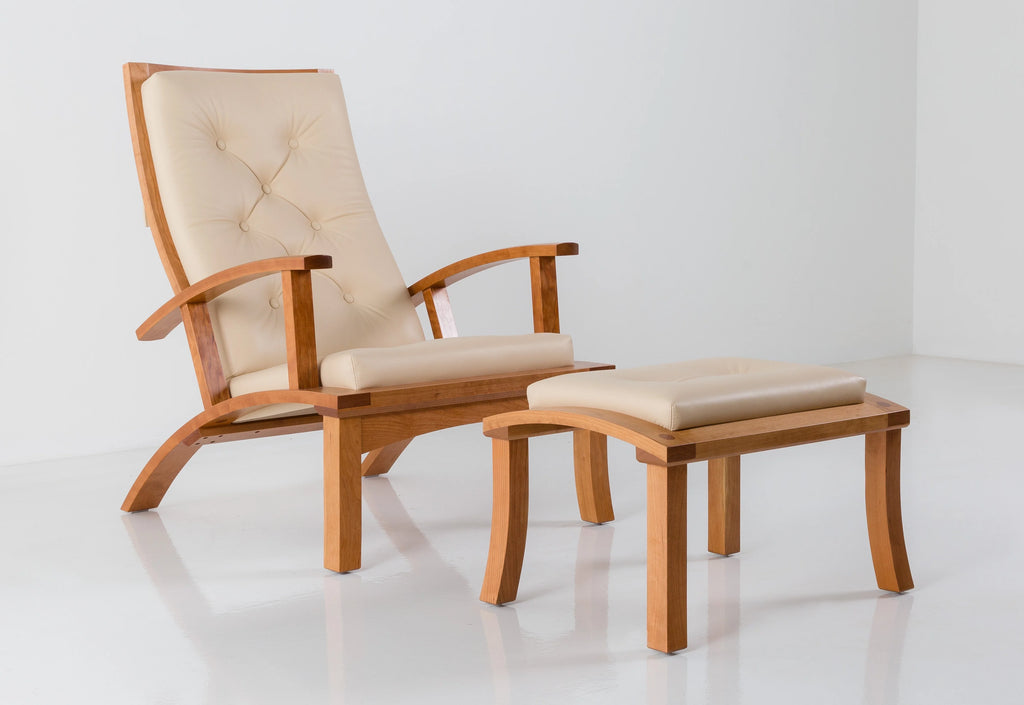 Chaise - Conçue pour épouser les courbes du corps humain et dotée d'un cuir capitonné doux comme de la soie, la bien nommée