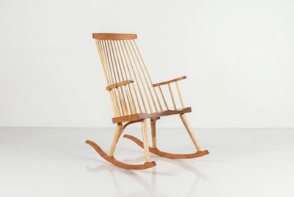 Fauteuil à bascule New Gloucester - Le résultat est une intégration réfléchie du frêne et du cerisier ou du noyer avec des lignes simples, et