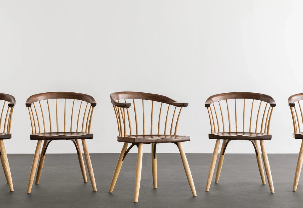 Chaise Newport - La chaise Newport s'inspire d'une douzaine de chaises Windsor à dossier bas achetées pour une bibliothèque de