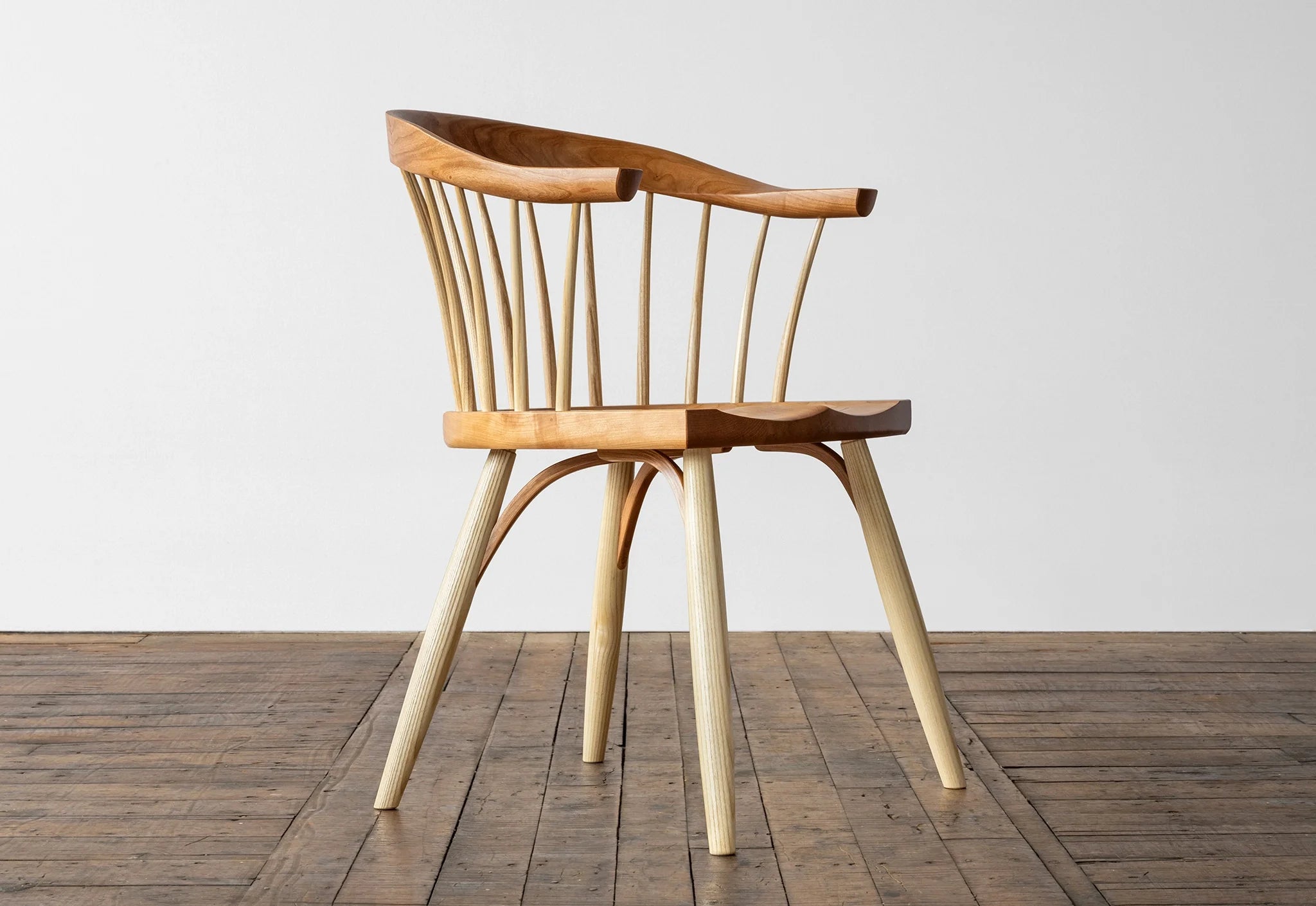 Chaise Newport - La chaise Newport s'inspire d'une douzaine de chaises Windsor à dossier bas achetées pour une bibliothèque de