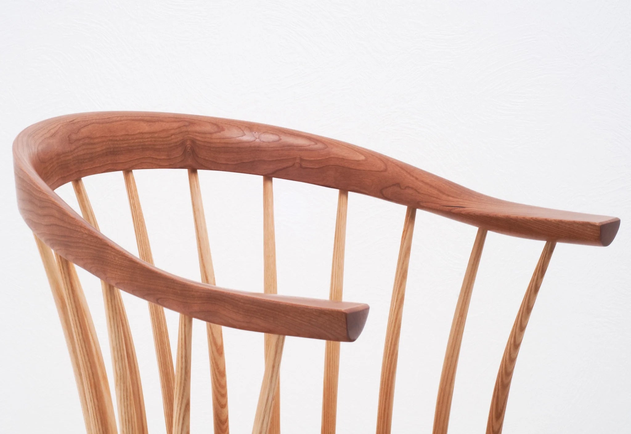 Chaise Newport - La chaise Newport s'inspire d'une douzaine de chaises Windsor à dossier bas achetées pour une bibliothèque de