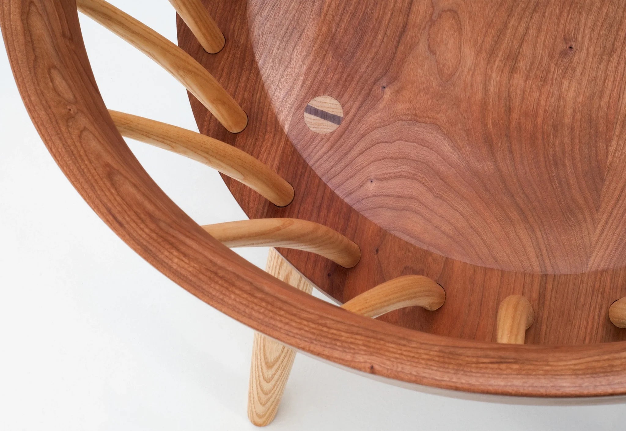 Chaise Newport - La chaise Newport s'inspire d'une douzaine de chaises Windsor à dossier bas achetées pour une bibliothèque de