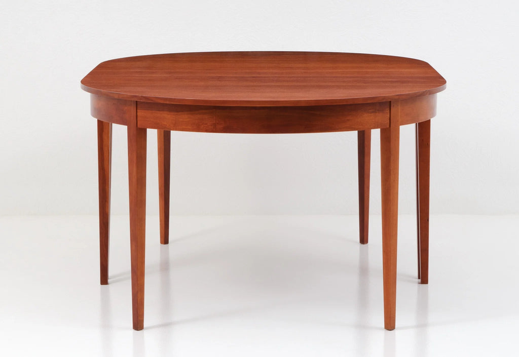 Table ovale à rallonge - Huit pieds - Les courbes élégantes et les riches motifs du grain de la table ovale à rallonge ajoutent une touche