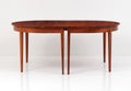 Table ovale à rallonge - Huit pieds - Les courbes élégantes et les riches motifs du grain de la table ovale à rallonge ajoutent une touche