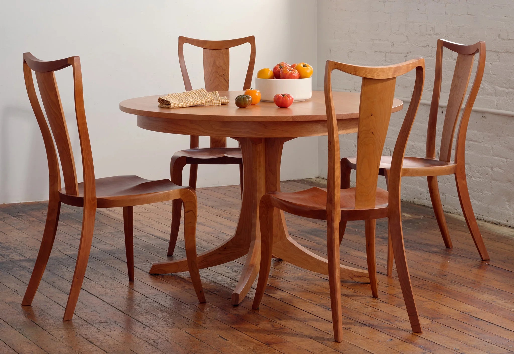 Chaise d'appoint - La Chaise d'appoint ne présente que peu de lignes droites, et c'est voulu.