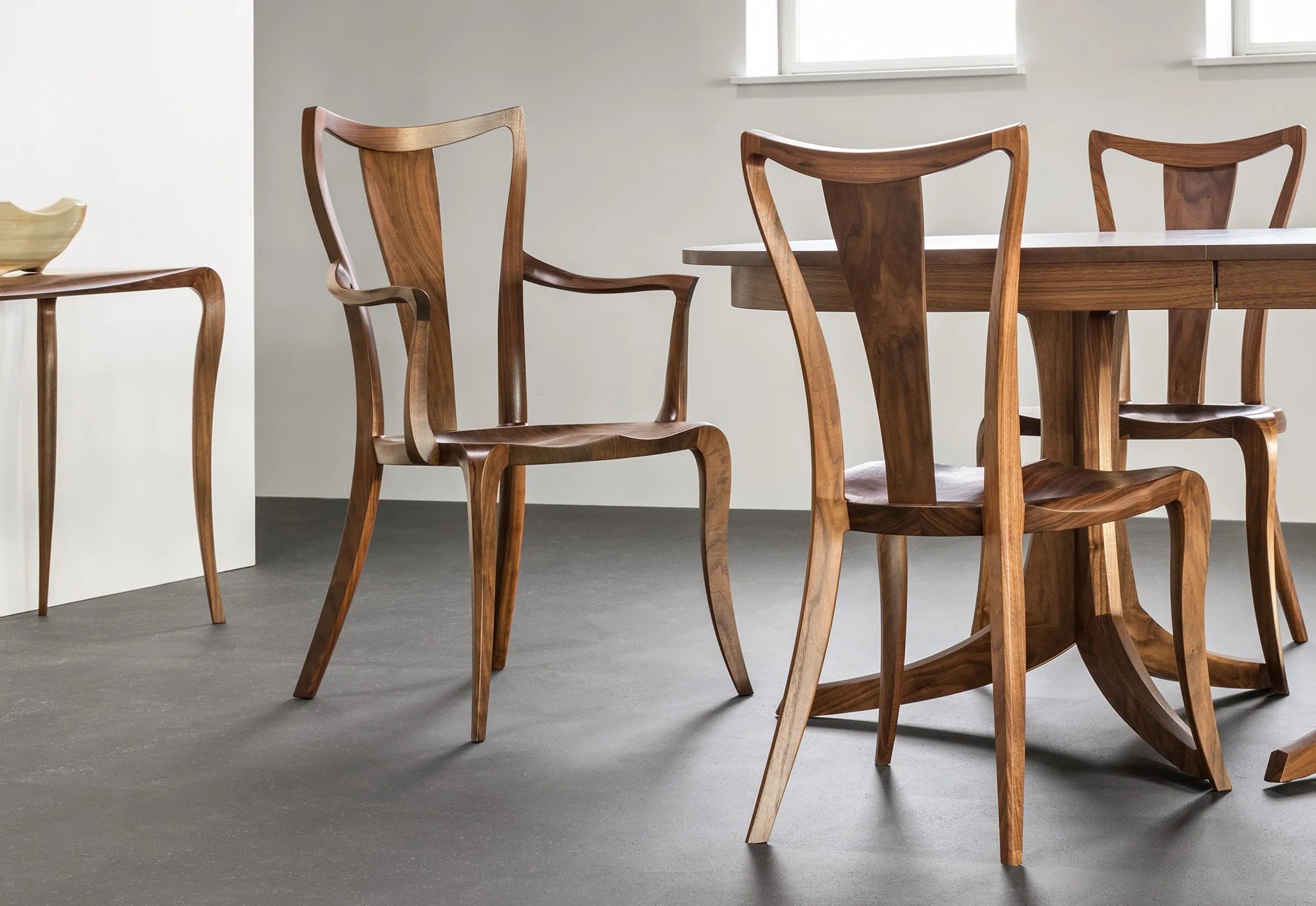 Chaise d'appoint - La Chaise d'appoint ne présente que peu de lignes droites, et c'est voulu.