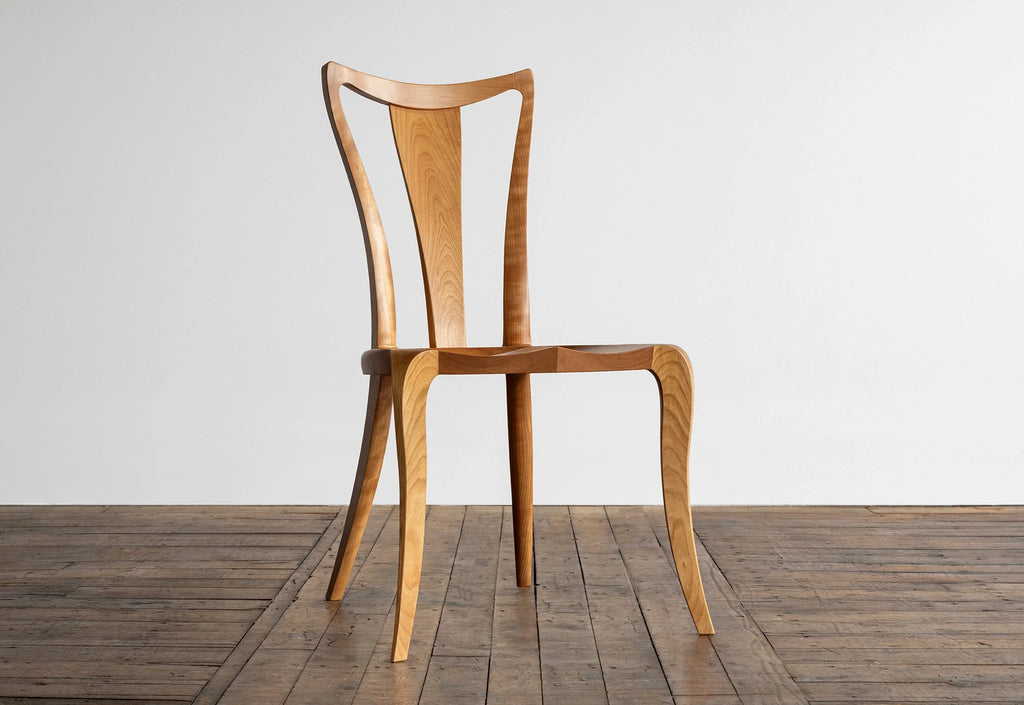 Chaise d'appoint - La Chaise d'appoint ne présente que peu de lignes droites, et c'est voulu.