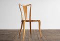 Chaise d'appoint - La Chaise d'appoint ne présente que peu de lignes droites, et c'est voulu.