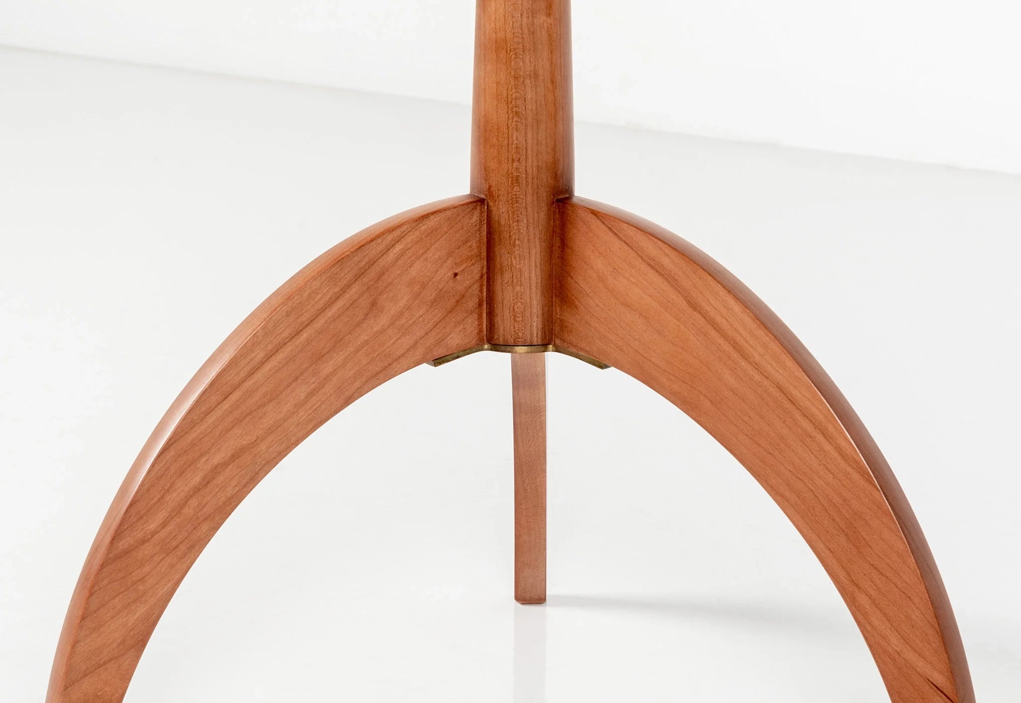 Table ronde  - La table ronde Shaker est un meuble shaker par son esprit et sa forme.