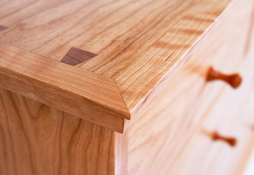 Commode à huit tiroirs – Inspirée par un design, notre commode à huit tiroirs est dépourvue d'ornementation, avec huit