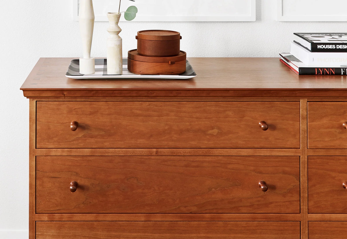 Commode à huit tiroirs – Inspirée par un design, notre commode à huit tiroirs est dépourvue d'ornementation, avec huit
