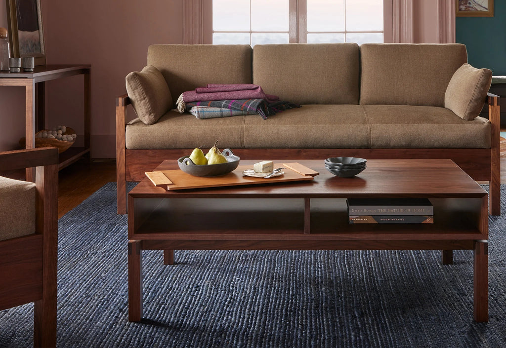 Table basse – living est conçue pour tirer le meilleur parti des lignes minimalistes tout en offrant un confort maximal.