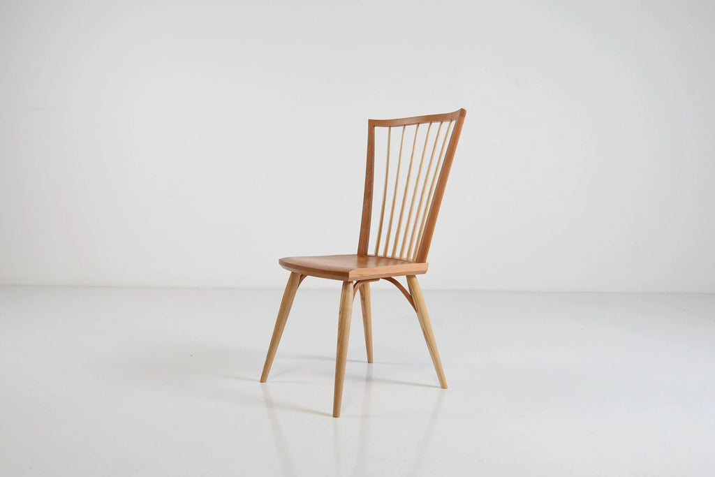 Chaise  - Dérivée avec audace de l'emblématique chaise Windsor anglaise, notre chaise trouve le parfait