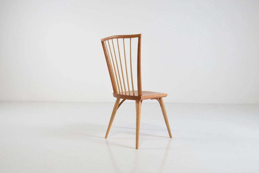 Chaise  - Dérivée avec audace de l'emblématique chaise Windsor anglaise, notre chaise trouve le parfait