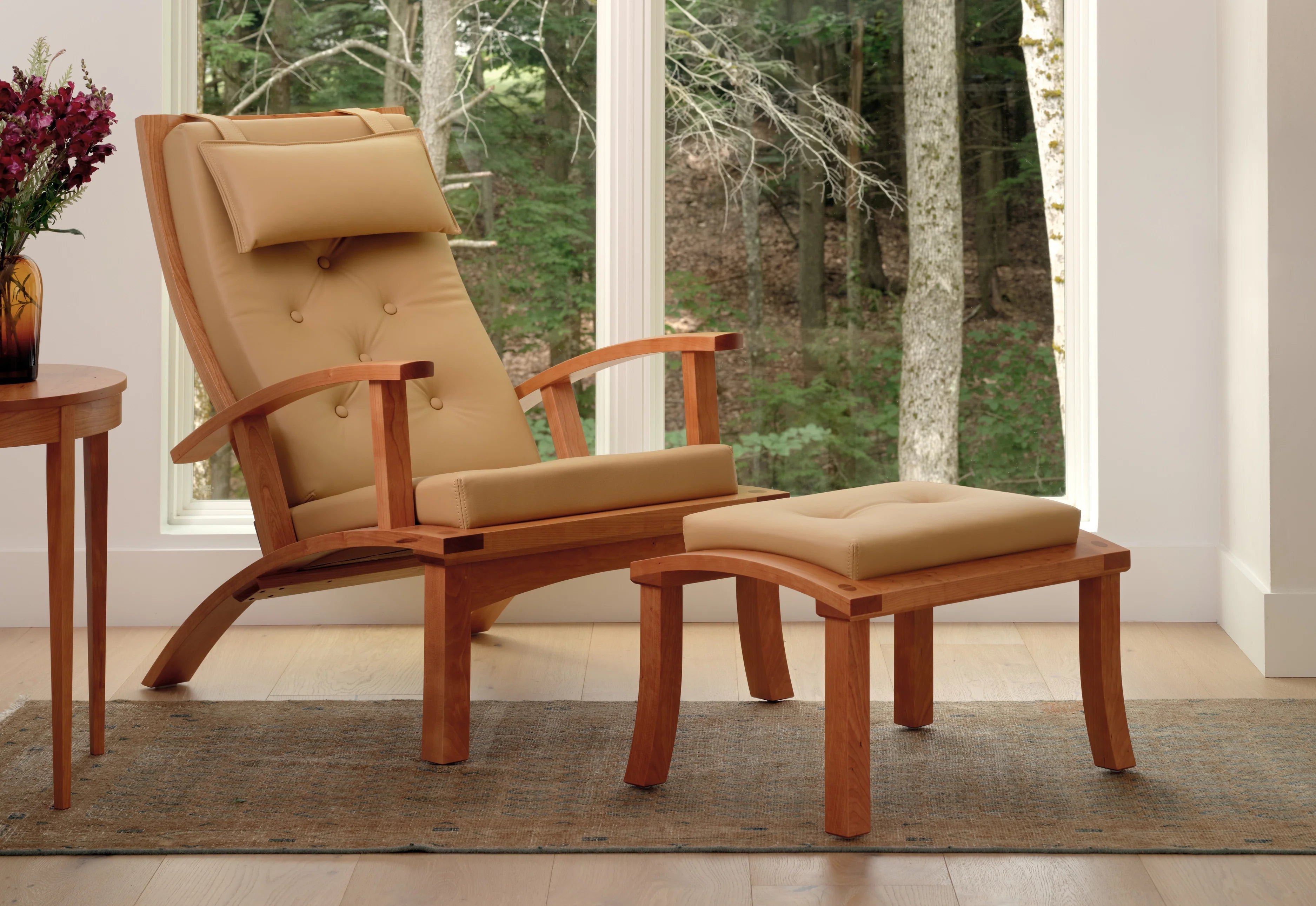 Chaise - Conçue pour épouser les courbes du corps humain et dotée d'un cuir capitonné doux comme de la soie, la bien nommée