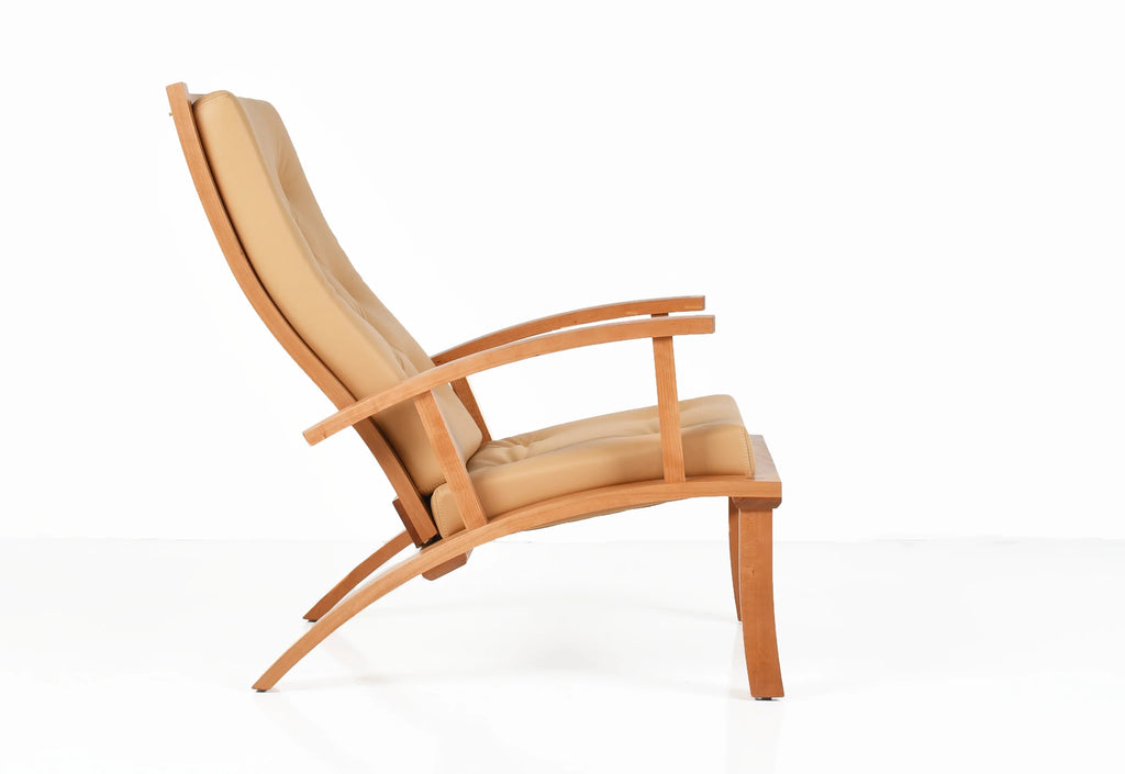 Chaise - Conçue pour épouser les courbes du corps humain et dotée d'un cuir capitonné doux comme de la soie, la bien nommée