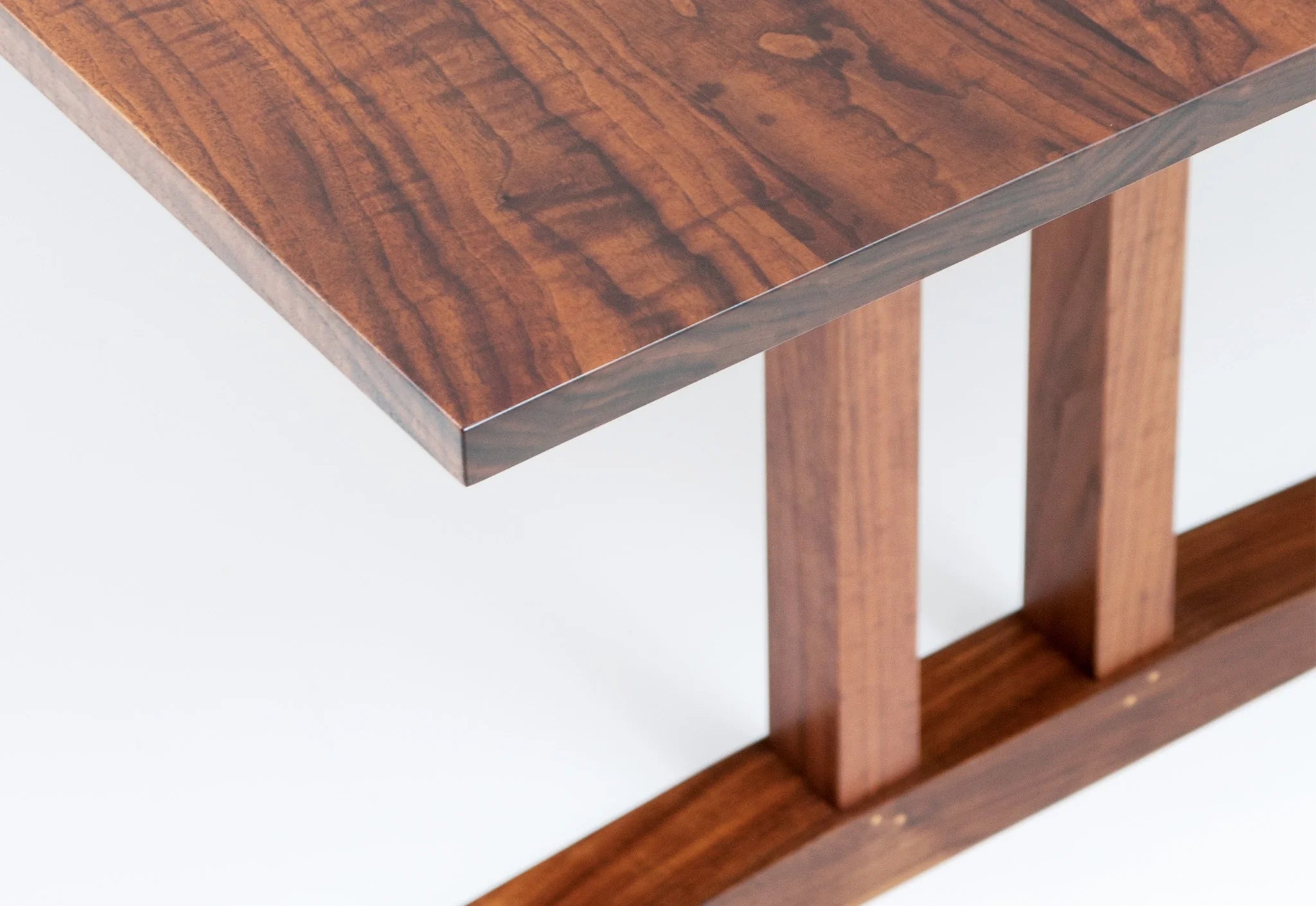 Table à tréteaux - La Table à tréteaux est une interprétation classique des tables de salle à manger de la communauté Shaker du début du XIXe siècle.