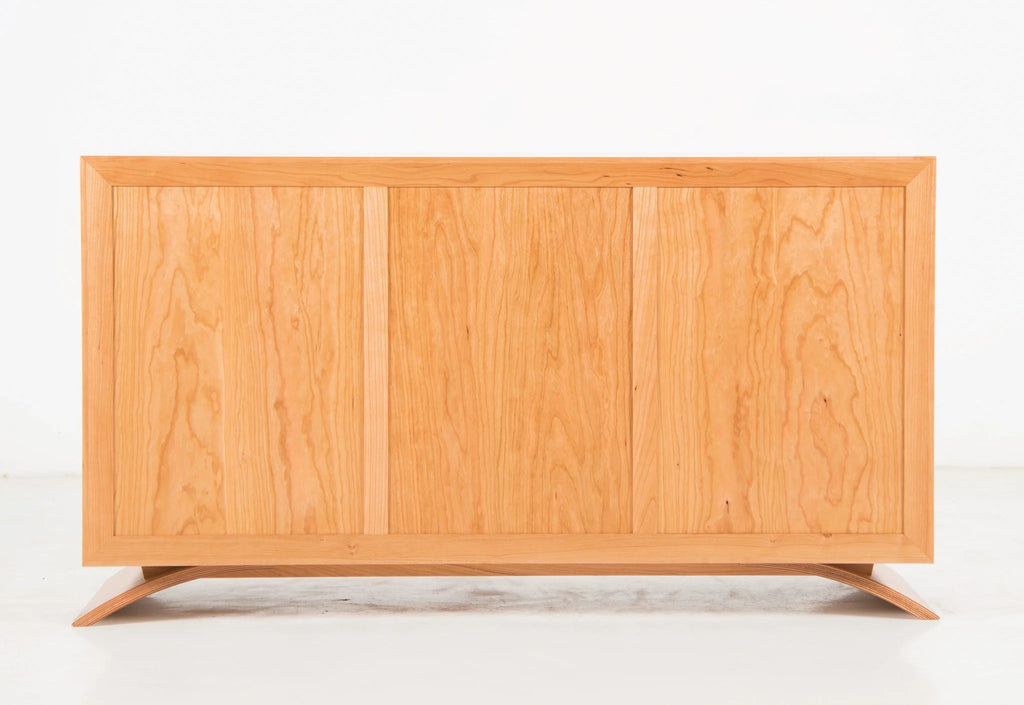 Commode - Six Tiroirs - La commode présente la beauté de l'assemblage à queue d'aronde, reconnu pour sa solidité, sa précision et sa