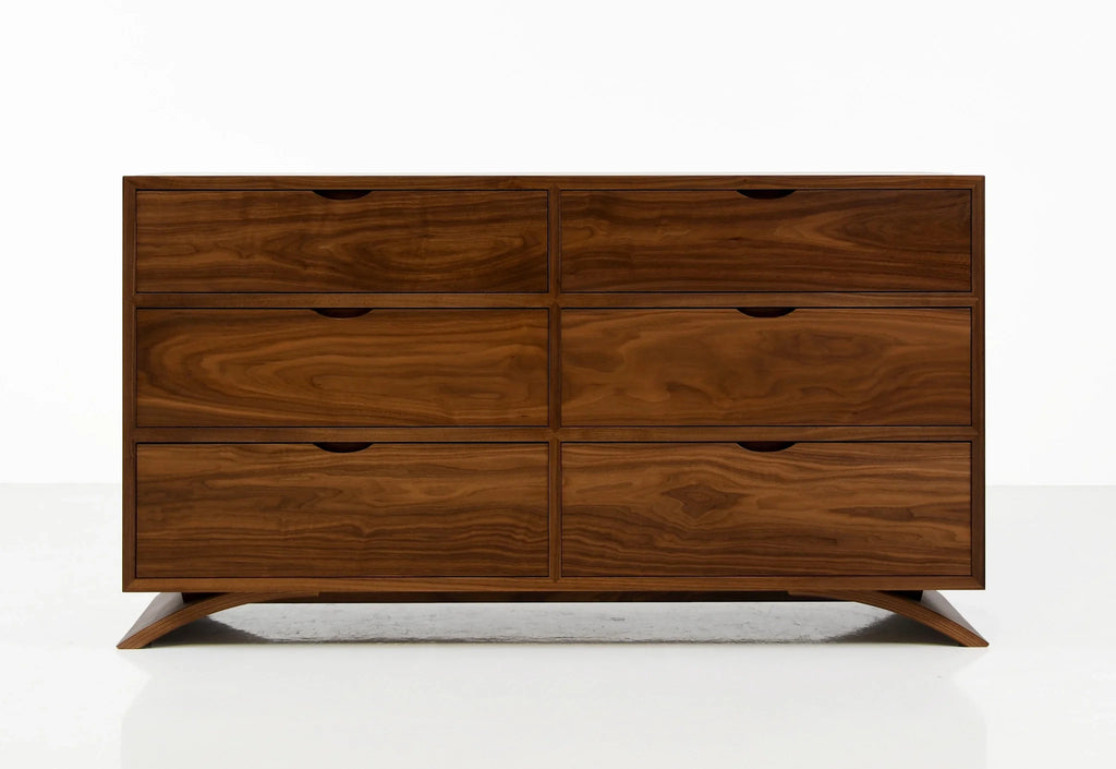 Commode - Six Tiroirs - La commode présente la beauté de l'assemblage à queue d'aronde, reconnu pour sa solidité, sa précision et sa