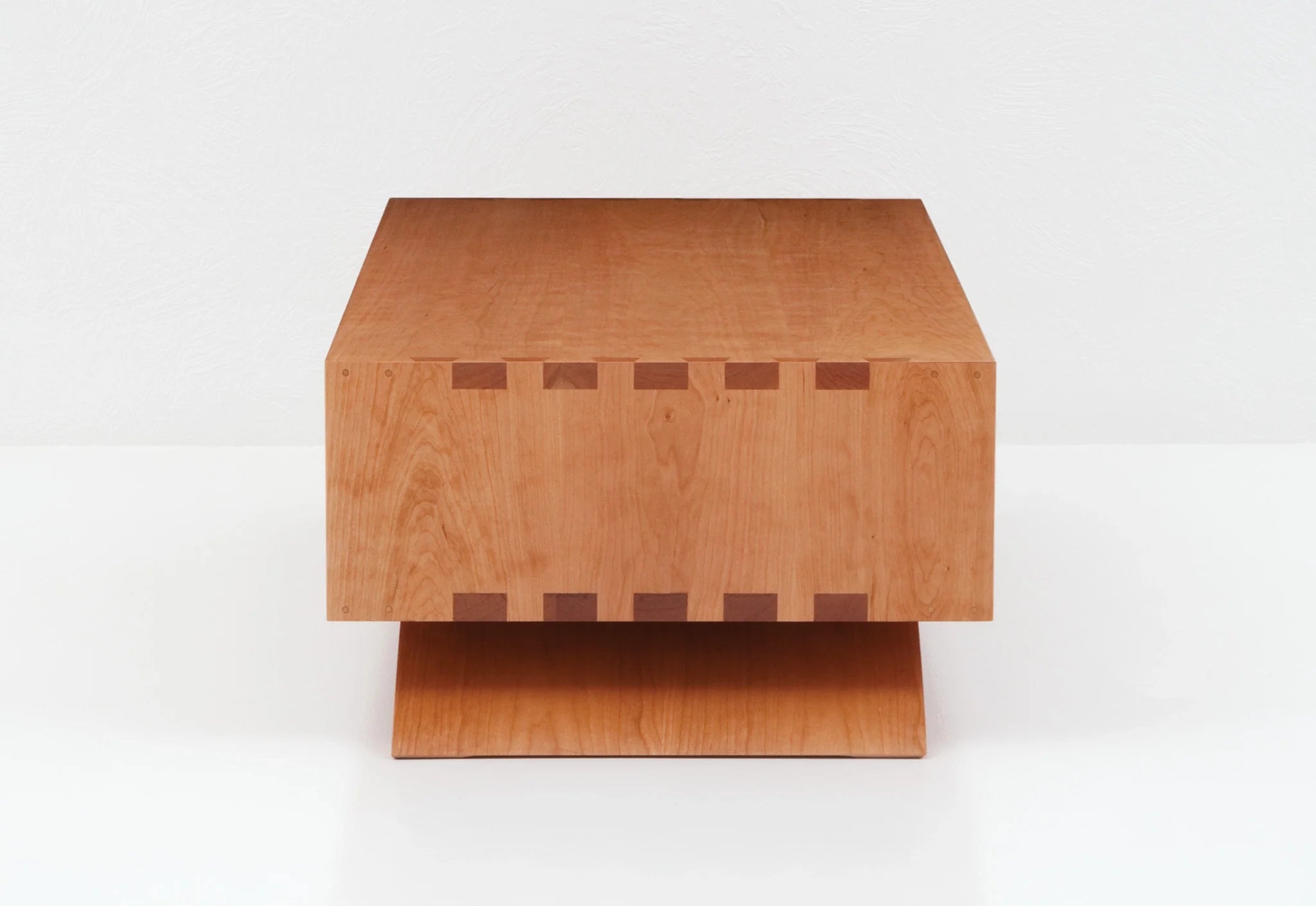 Table basse - La table basse simple à quatre côtés est un support pratique pour vos lectures ou tout autre assortiment de