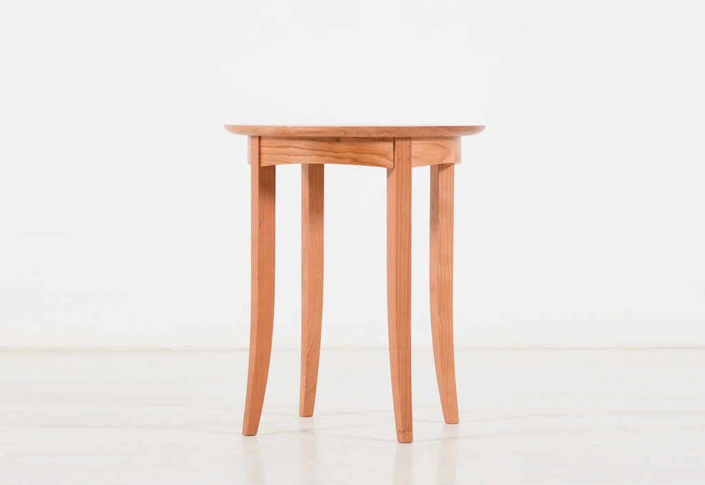 Table d'appoint Wing - Conçue avec la même ferveur et précision, la table peut s'intégrer avec élégance à côté du fauteuil Wing
