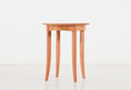 Table d'appoint Wing - Conçue avec la même ferveur et précision, la table peut s'intégrer avec élégance à côté du fauteuil Wing