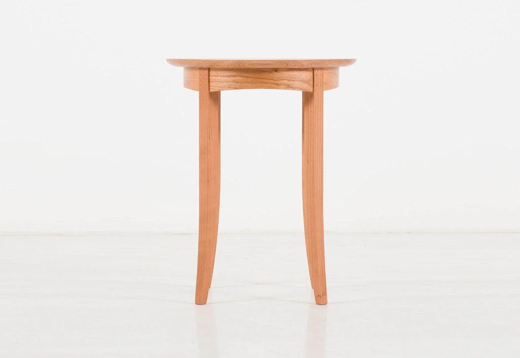 Table d'appoint Wing - Conçue avec la même ferveur et précision, la table peut s'intégrer avec élégance à côté du fauteuil Wing