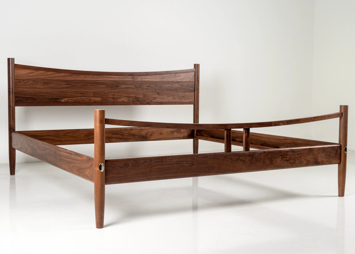 Lit Ellipse - Caractérisé par sa sobriété, son design s'inspire du mobilier créé à partir de la période suivant